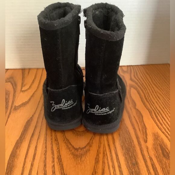 Zodiac Girls toddler Black Winter Books Size 10 faux fur cozy warm - Picture 2 of 7